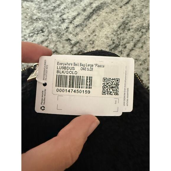 NWT Lululemon Everywhere Belt Bag Fleece 2L Black Large - Picture 10 of 10